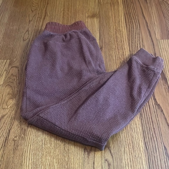 lululemon athletica Pants - Lululemon Woman’s Maroon Joggers Size M